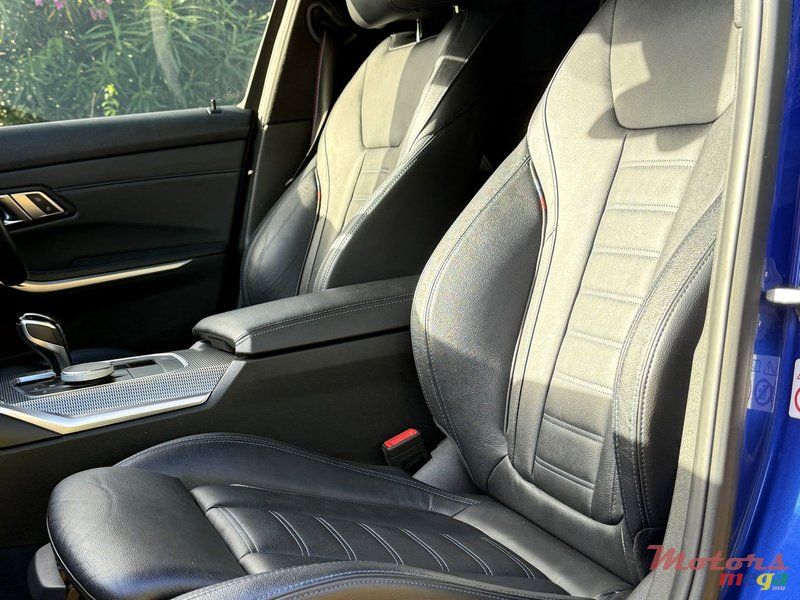 2019' BMW 330 photo #4