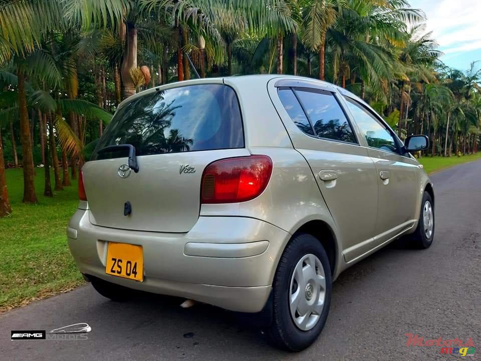 2004' Toyota Vitz photo #3