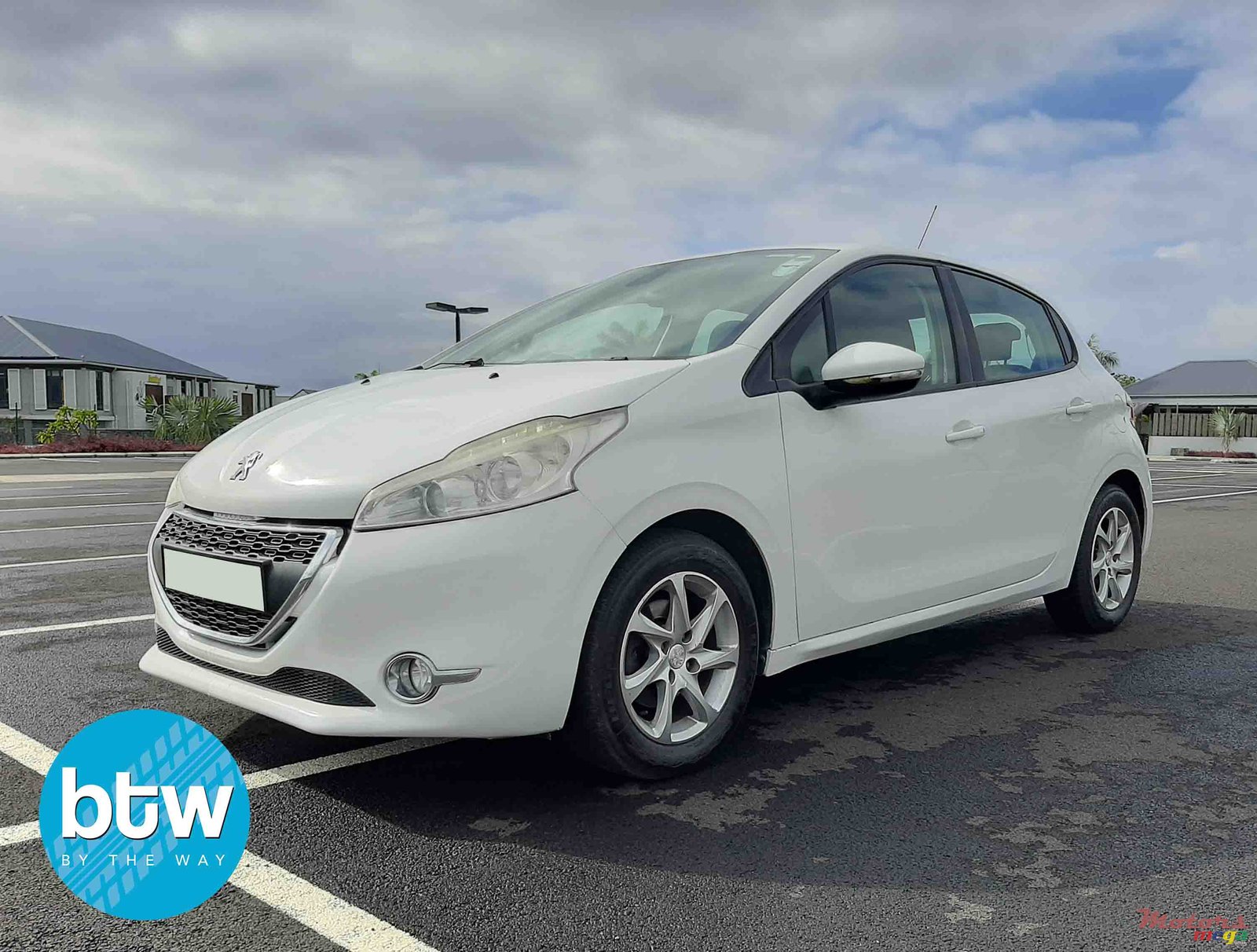 2013' Peugeot 208 photo #3