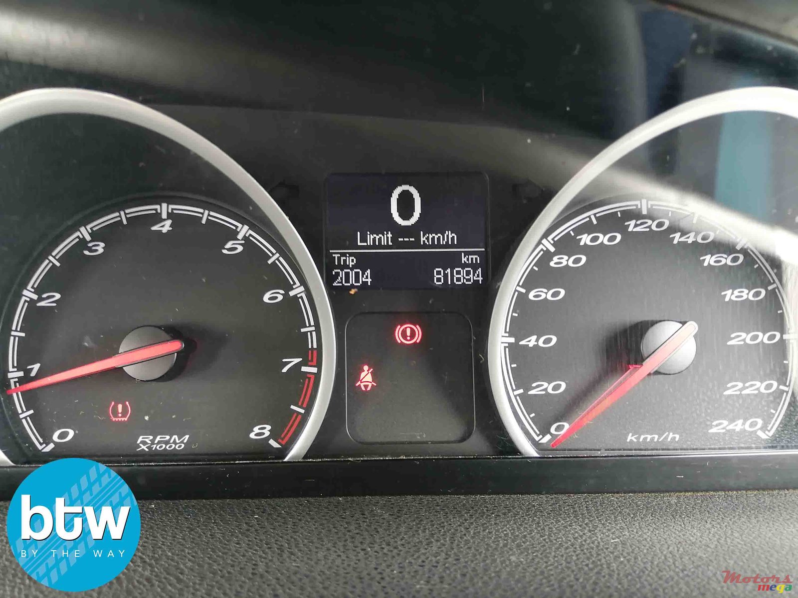 2016' MG RV8 6 photo #7