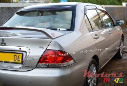 2004' Mitsubishi Lancer photo #6