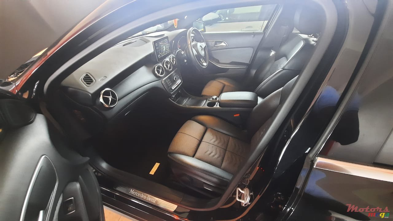 2017' Mercedes-Benz GLB 180 photo #6