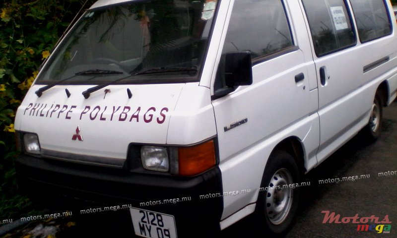 2009' Mitsubishi photo #3