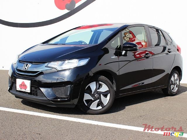 2015' Honda Fit Hybrid photo #1