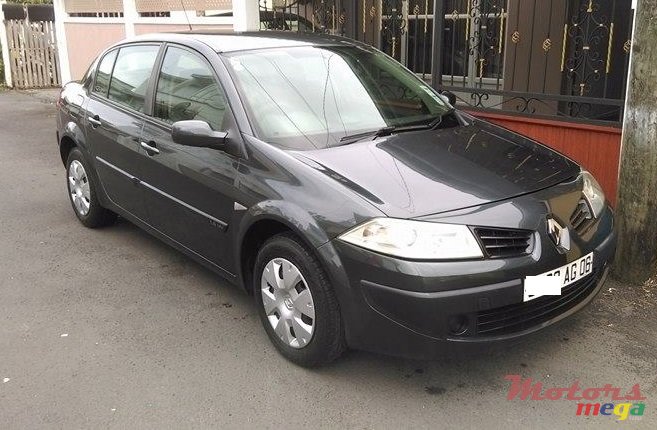 2006' Renault Megane photo #1