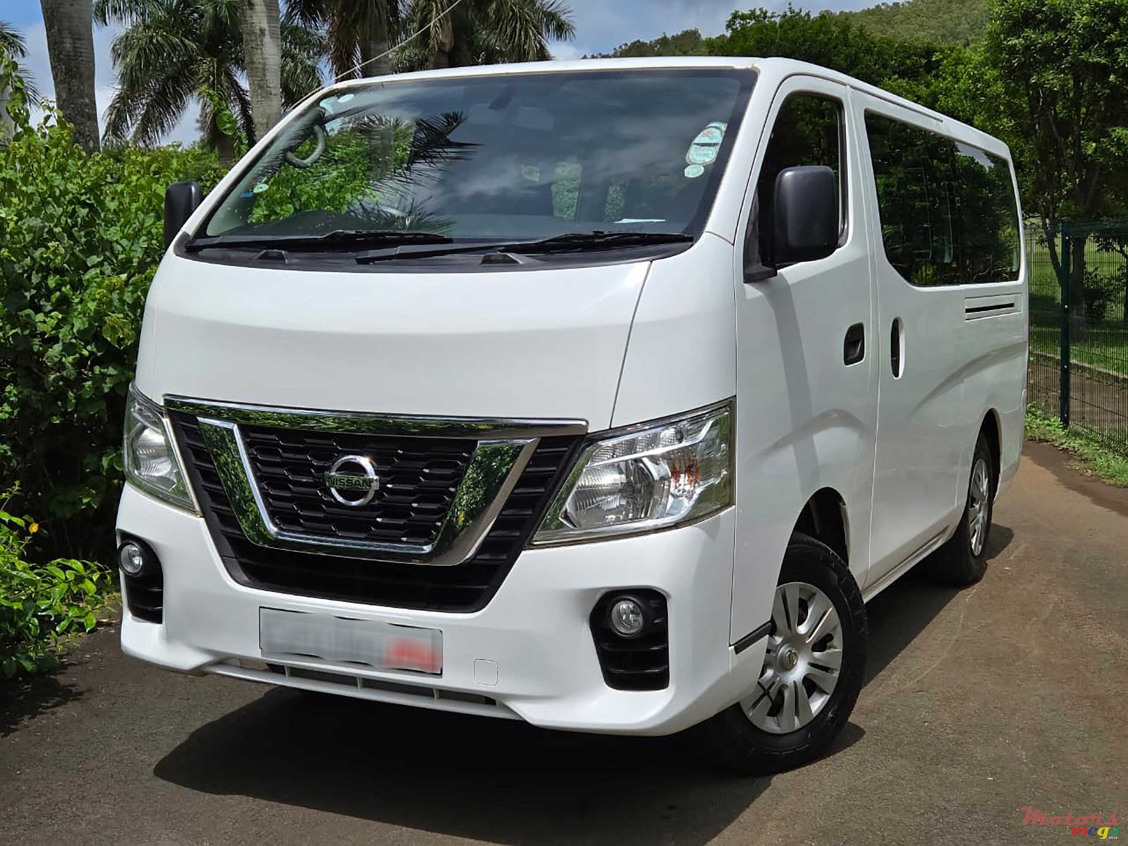 2019' Nissan NV 350 15 Seater photo #2