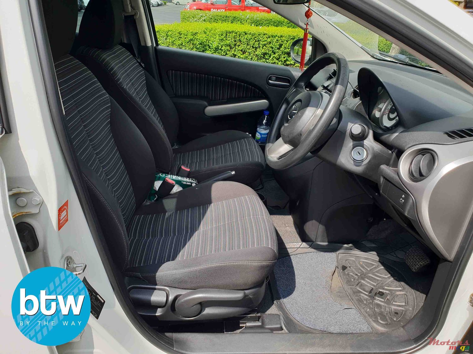 2010' Mazda Demio photo #6