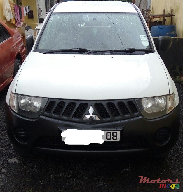 2009' Mitsubishi L 200 photo #2