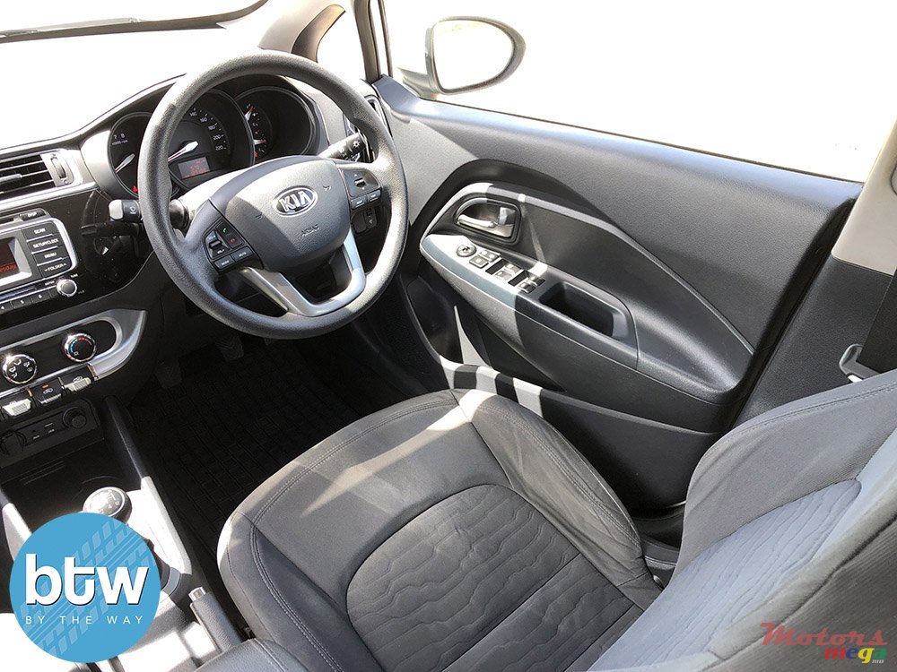 2015' Kia Rio photo #6