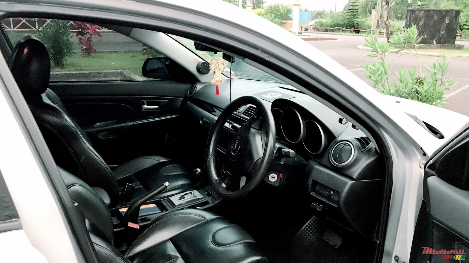 2005' Mazda 3 Sport photo #3