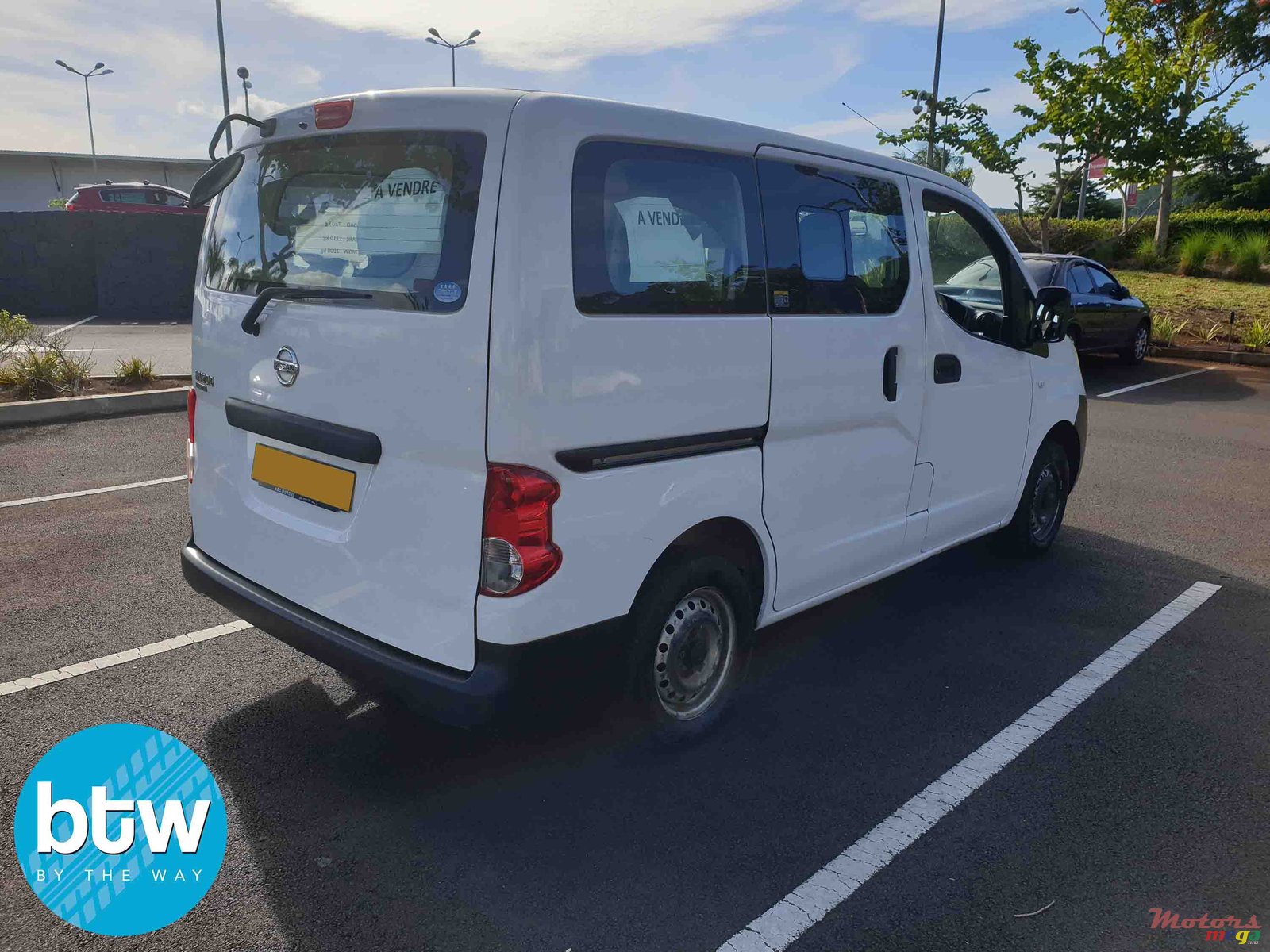 2012' Nissan NV 200 photo #2