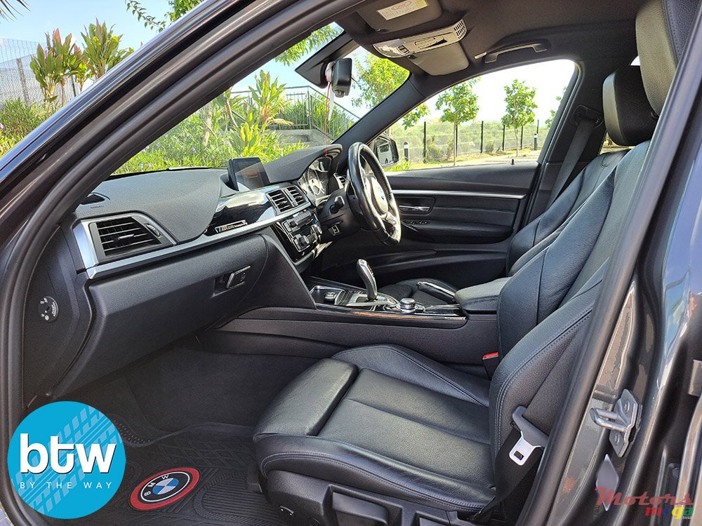 2017' BMW 330 photo #5