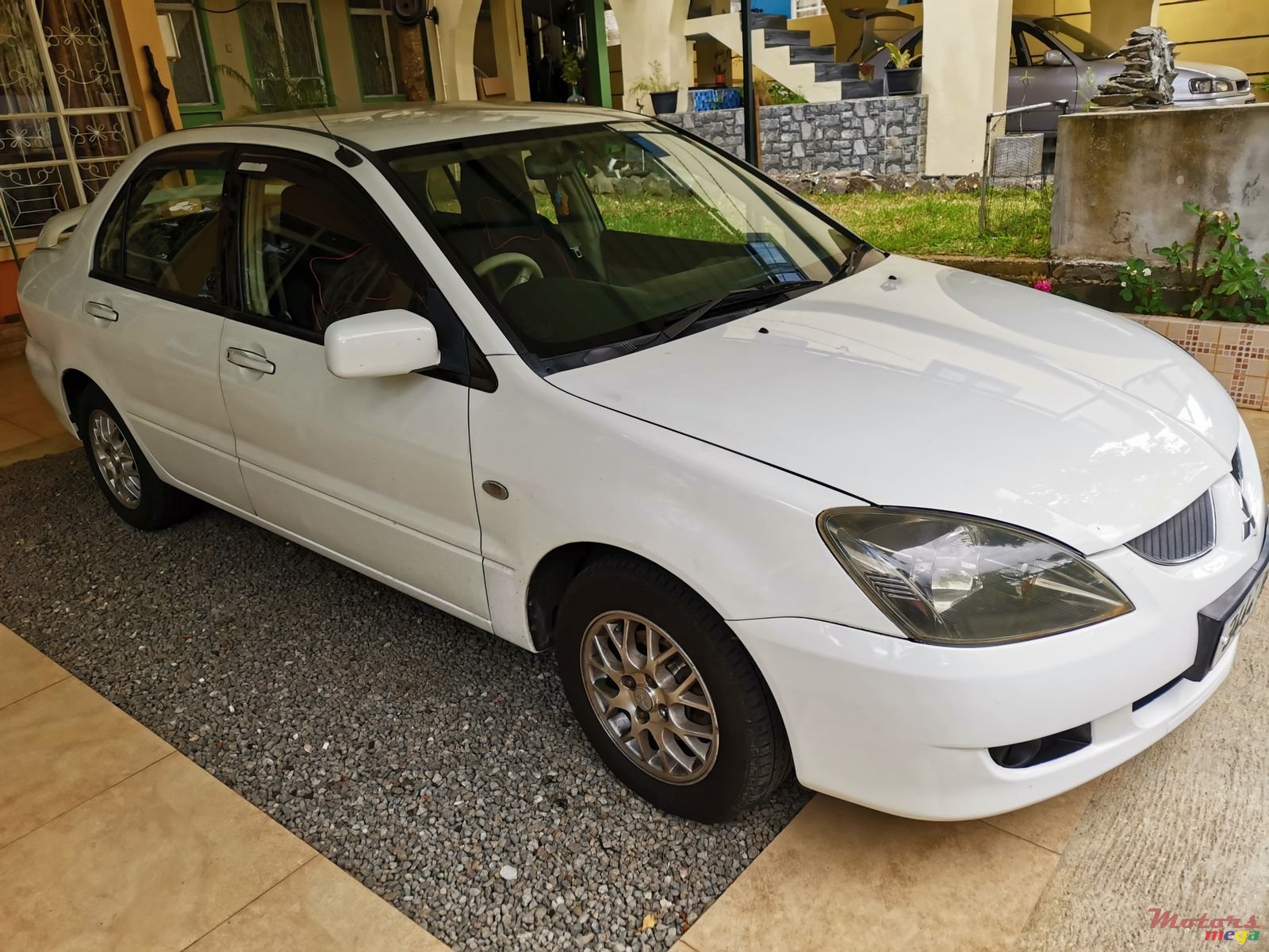 2005' Mitsubishi Lancer photo #1