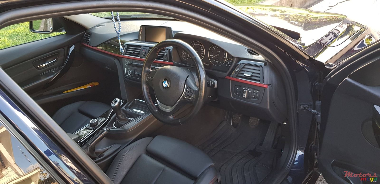 2012' BMW 3 Series photo #5