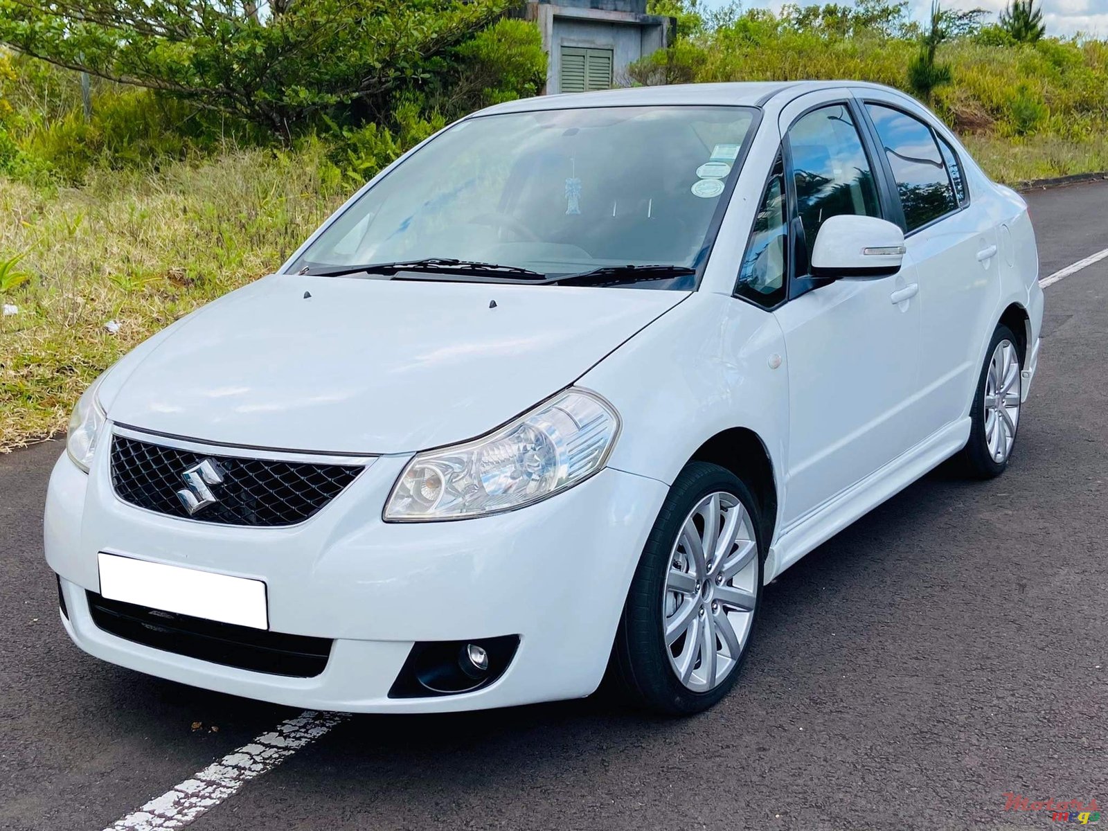 2010' Suzuki SX4 photo #3