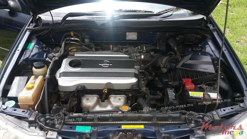 2003' Nissan Luxury Saloon photo #2