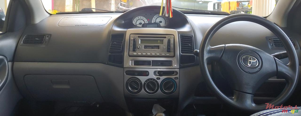 2005' Toyota photo #3