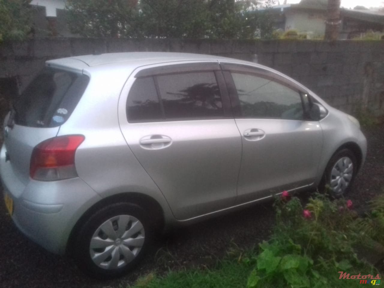 2010' Toyota Vitz photo #1