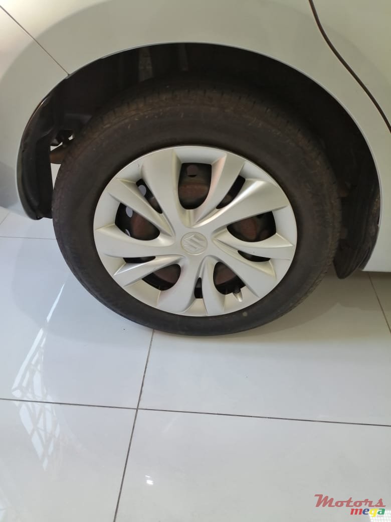 2019' Suzuki Swift photo #3