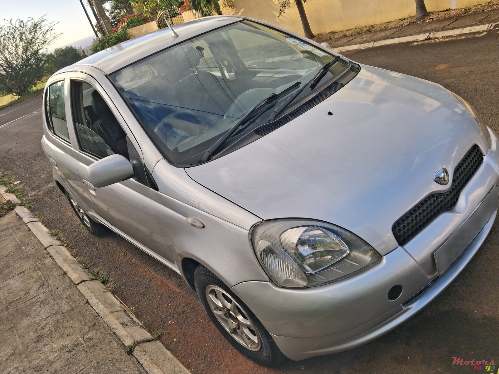 2000' Toyota Vitz photo #4