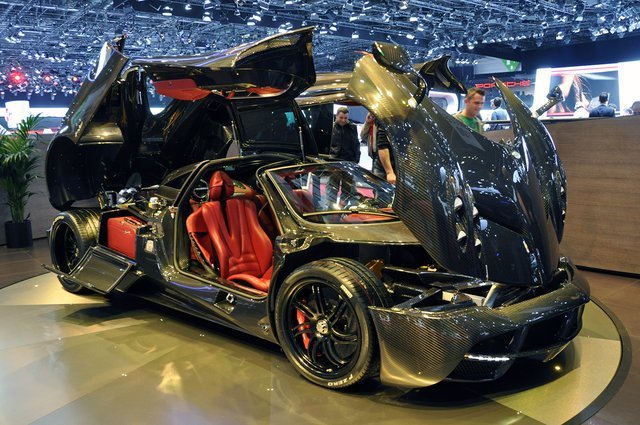 Pagani Huayra Carbon Edition is All Things Right in the World
