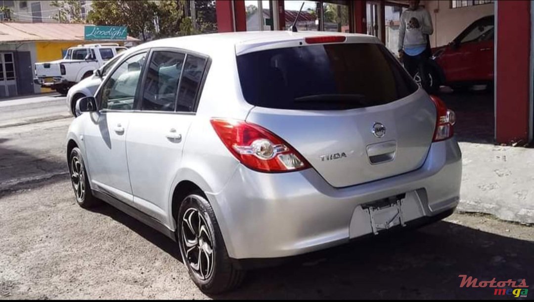 2011' Nissan Tiida photo #3