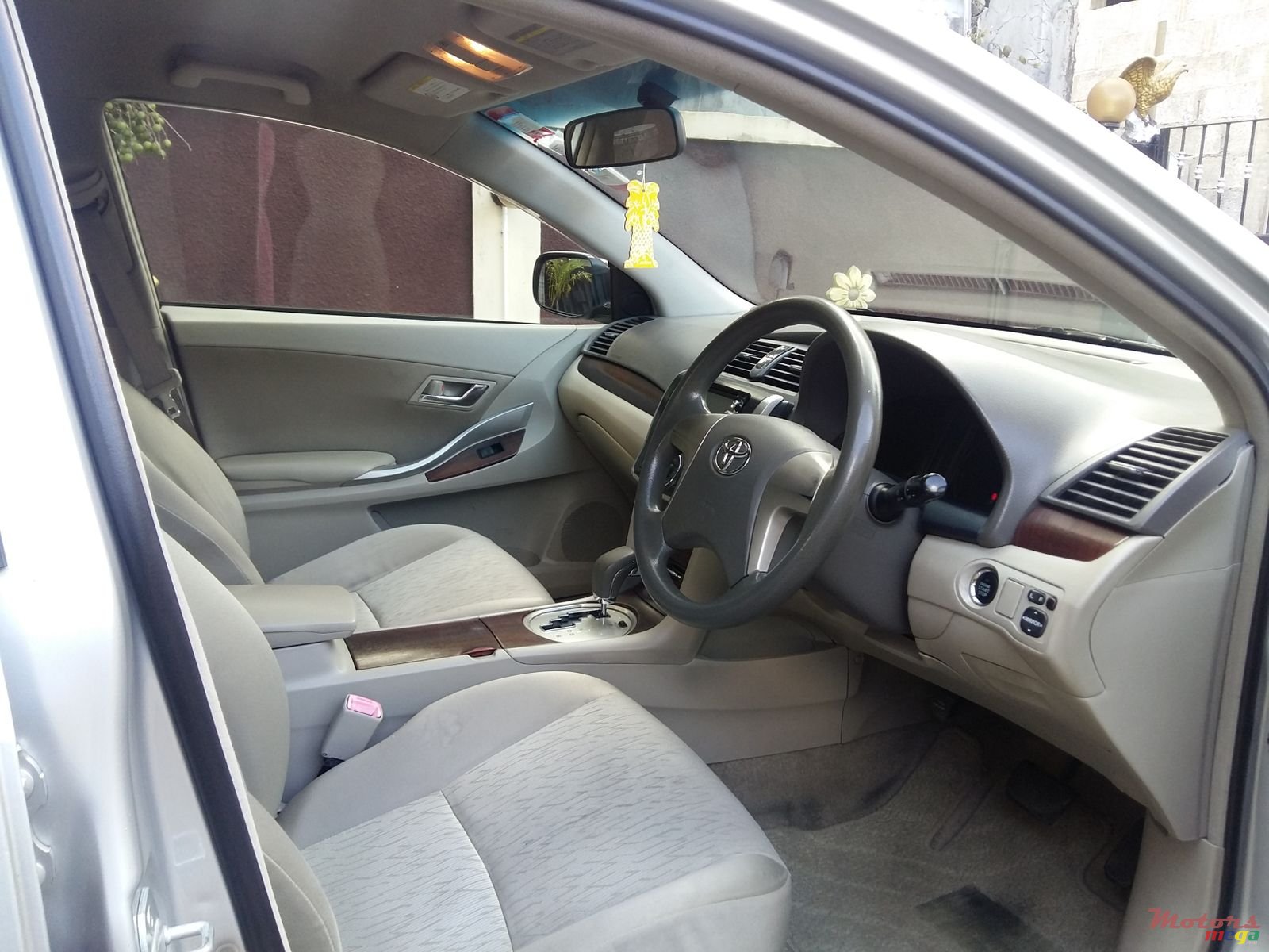 2010' Toyota photo #4