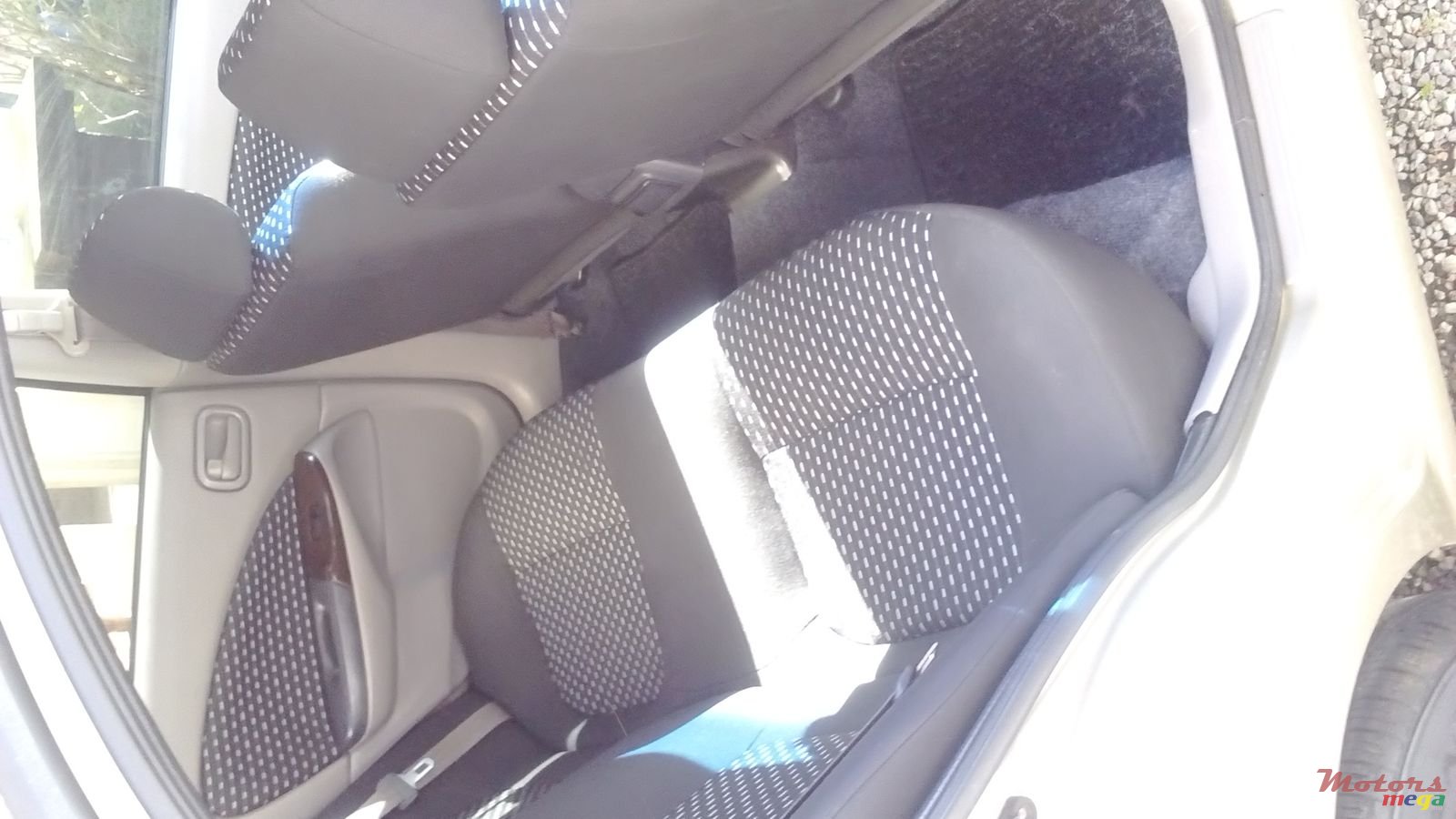 2001' Nissan Sunny photo #5