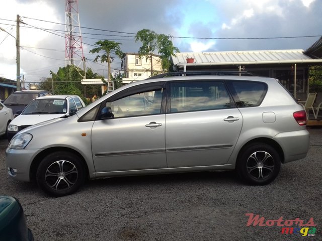 2002' Toyota Picnic photo #3