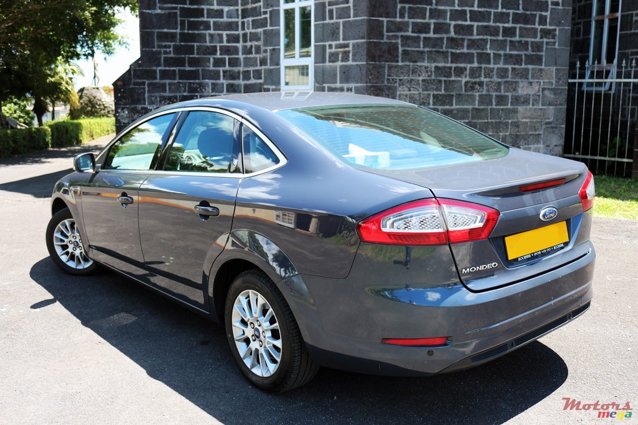 2011' Ford Mondeo photo #2