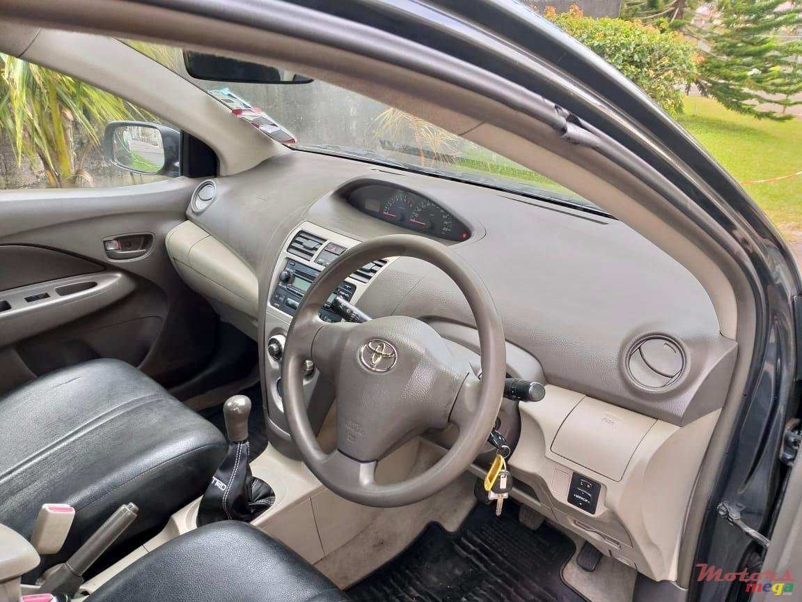 2010' Toyota Yaris photo #6