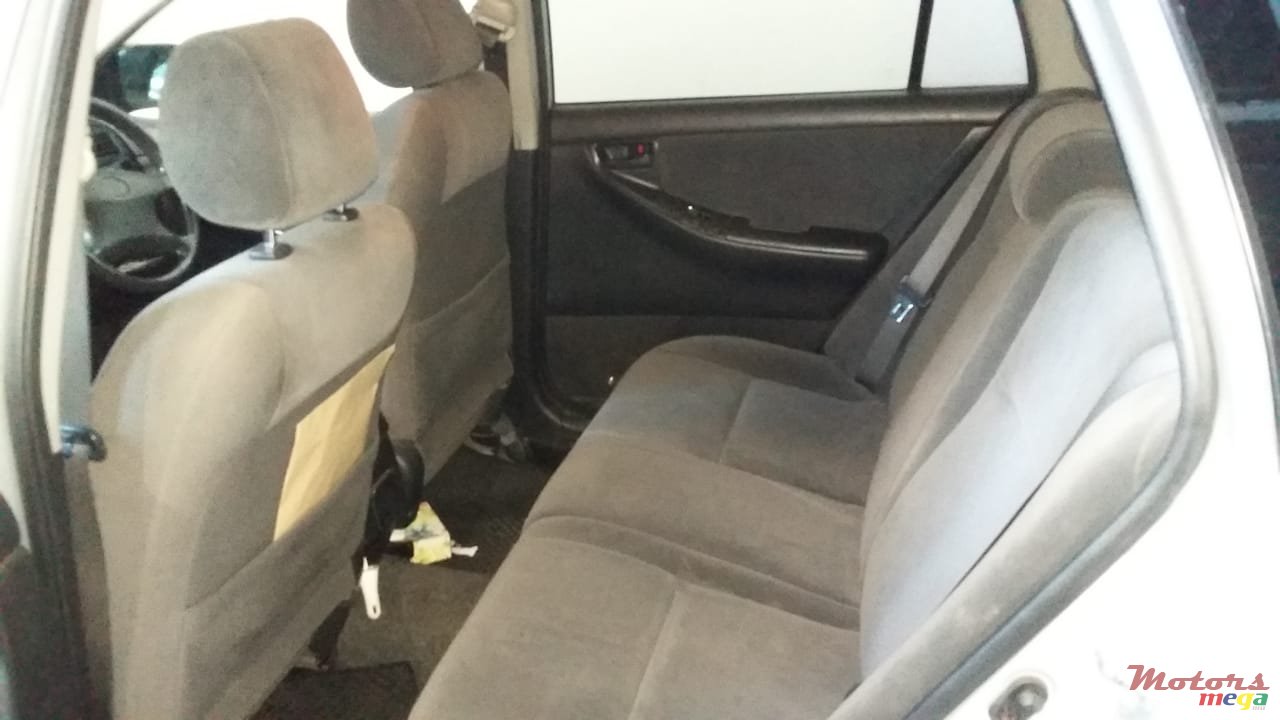 2005' Toyota Corolla photo #3