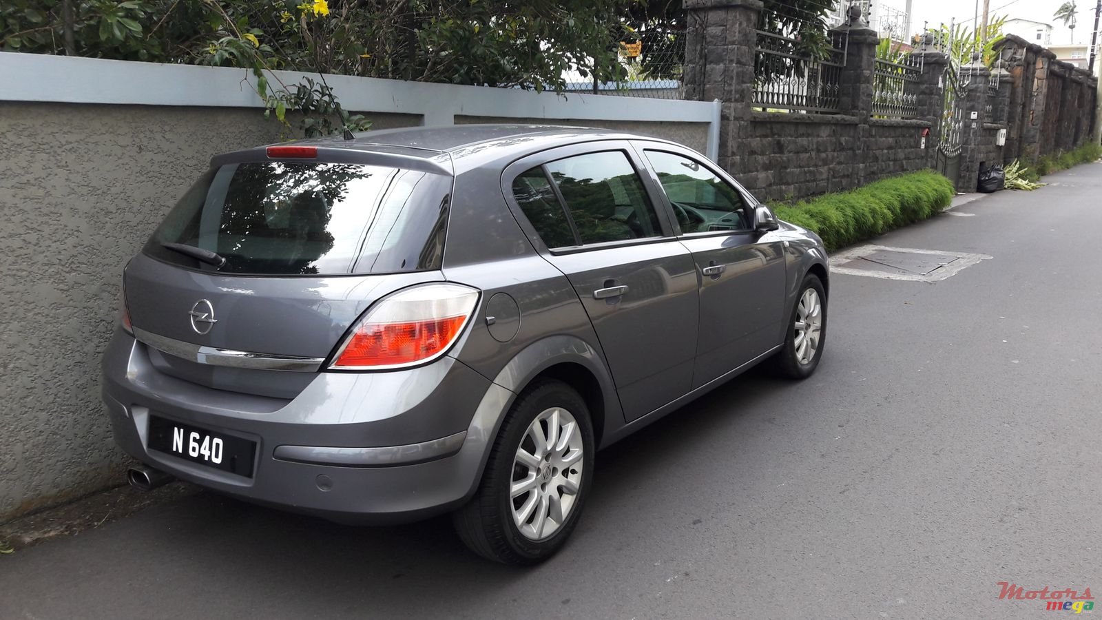 2006' Opel Astra H photo #1