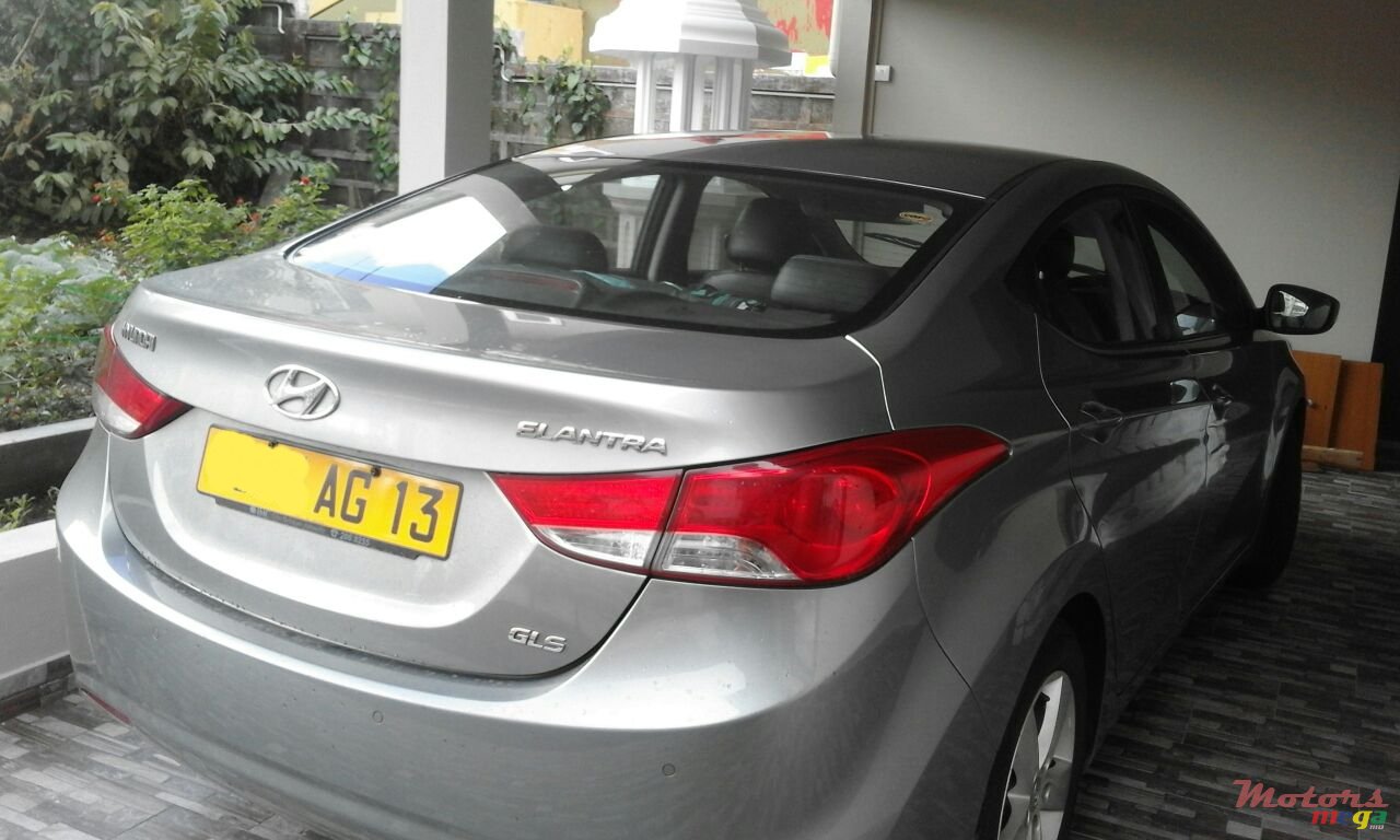 2013' Hyundai Elantra photo #2