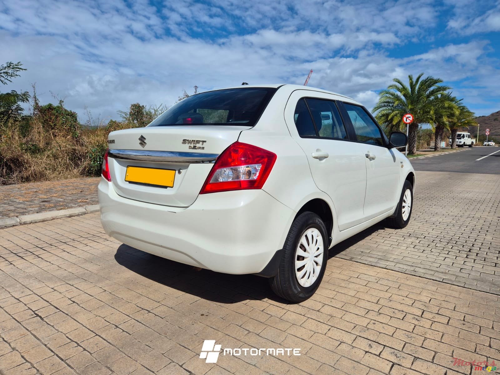 2016' Suzuki Swift DZIRE photo #3