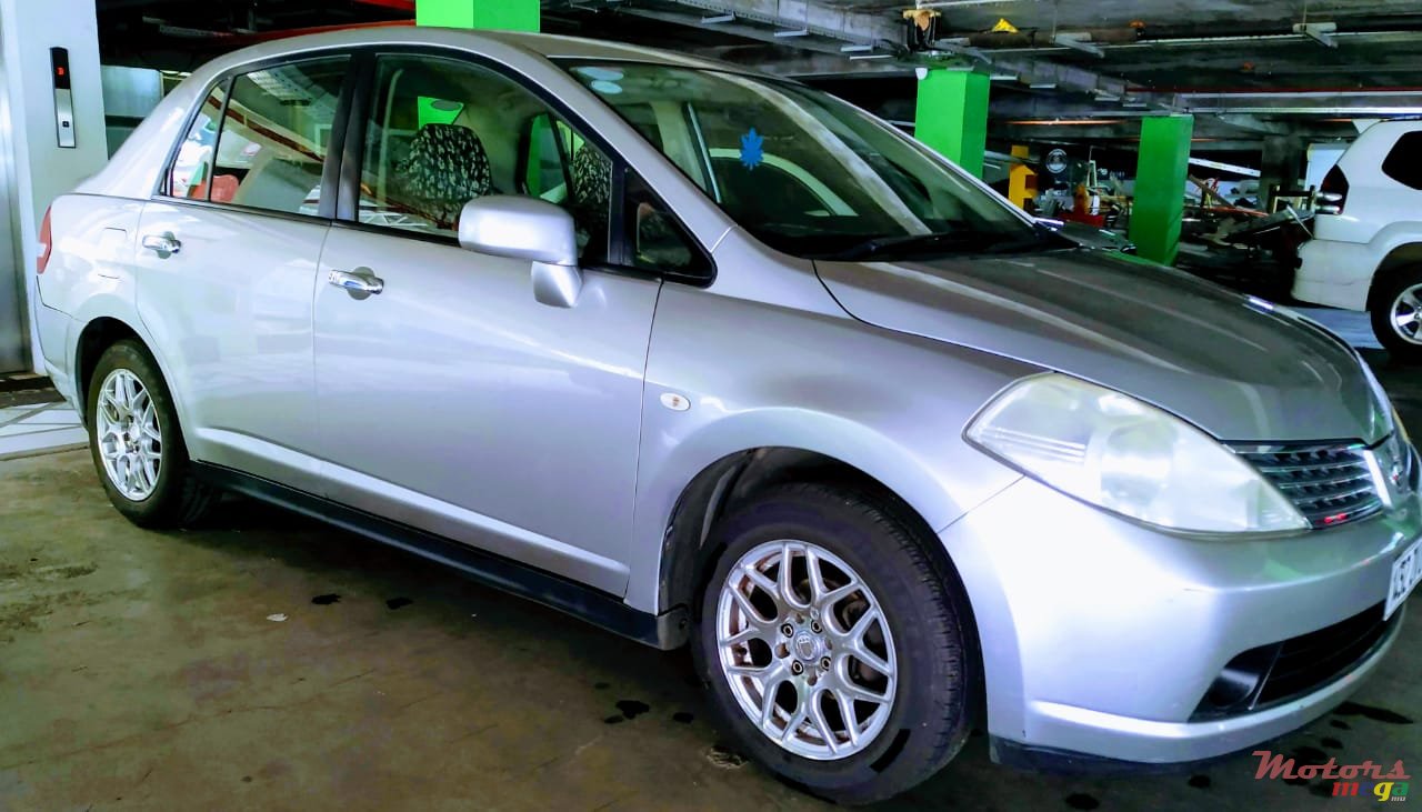 2007' Nissan Tiida photo #2