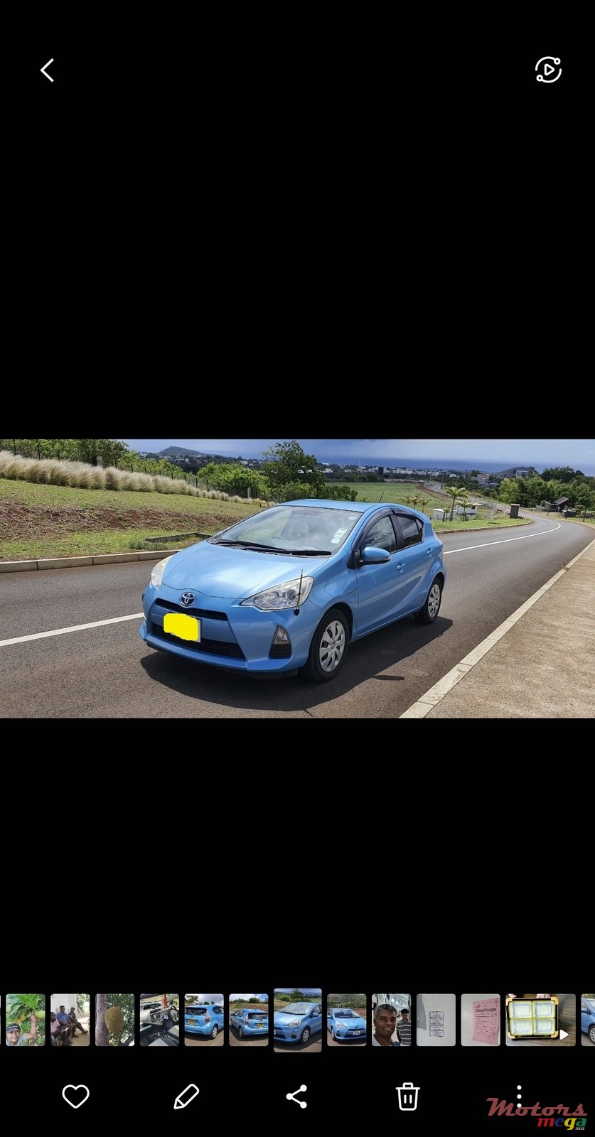 2013' Toyota Aqua photo #2