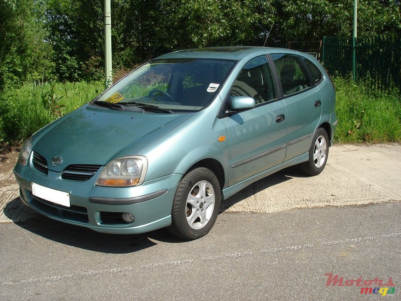 2002' Nissan photo #1