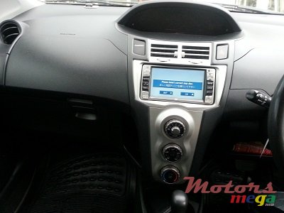 2005' Toyota Vitz photo #4