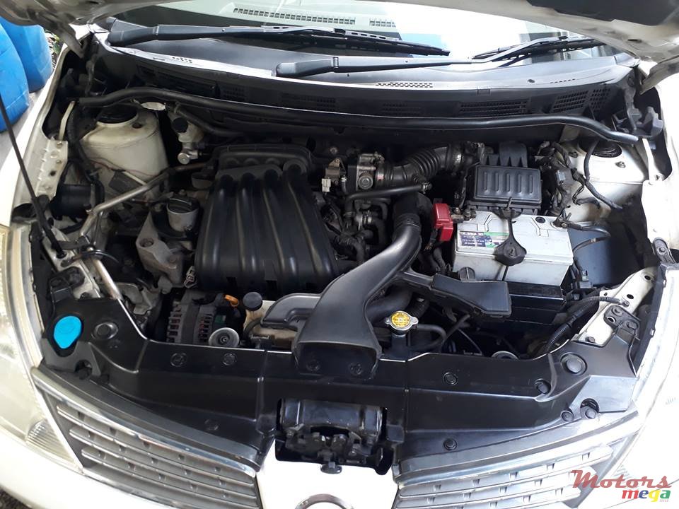 2006' Nissan Tiida photo #1