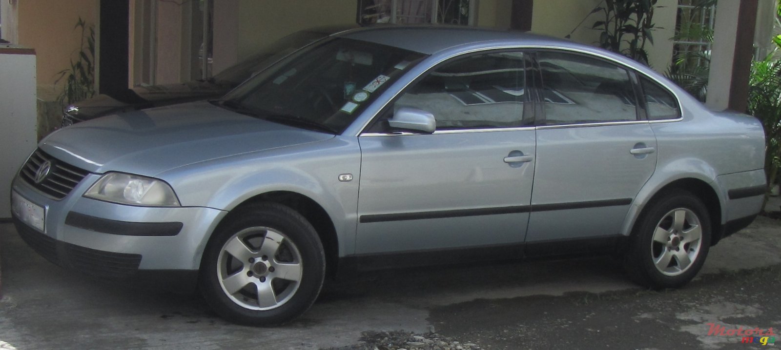 2002' Volkswagen Passat photo #1