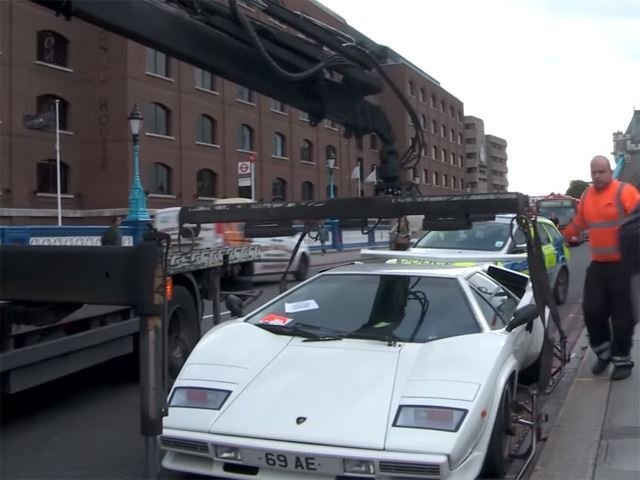 Abandoned Lamborghini Countach Towed After Blocking Traffic