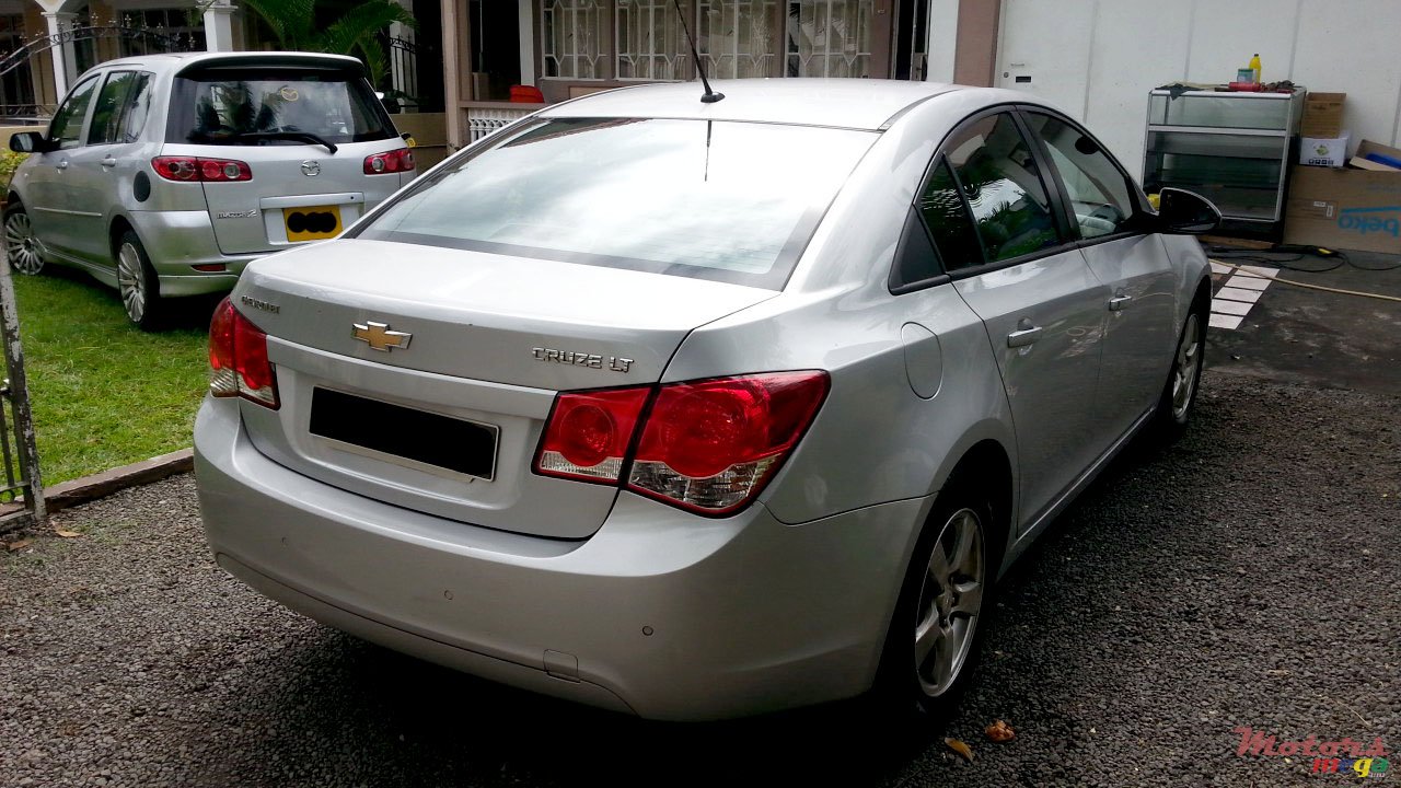 2009' Chevrolet Cruze photo #1
