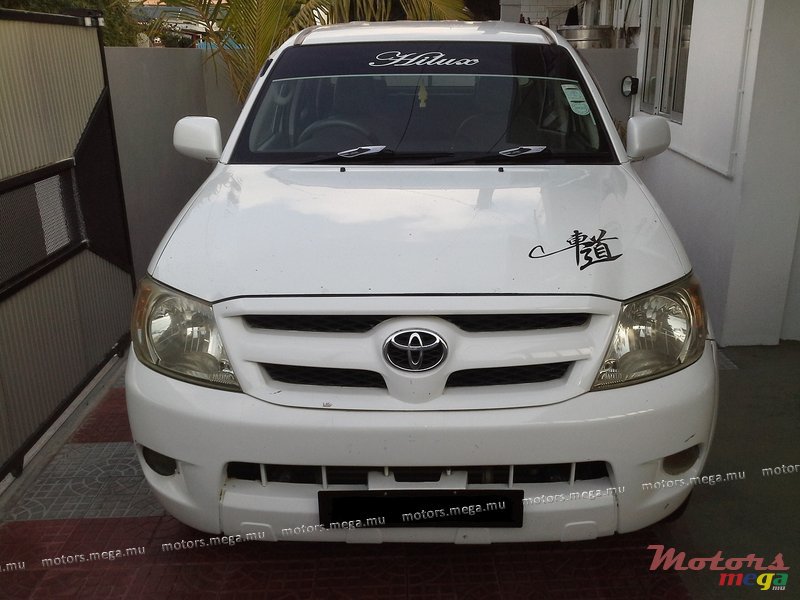 2006' Toyota Hilux photo #2
