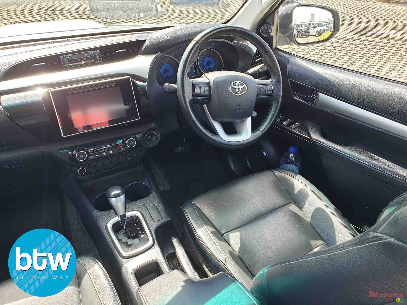 2017' Toyota Hilux photo #5