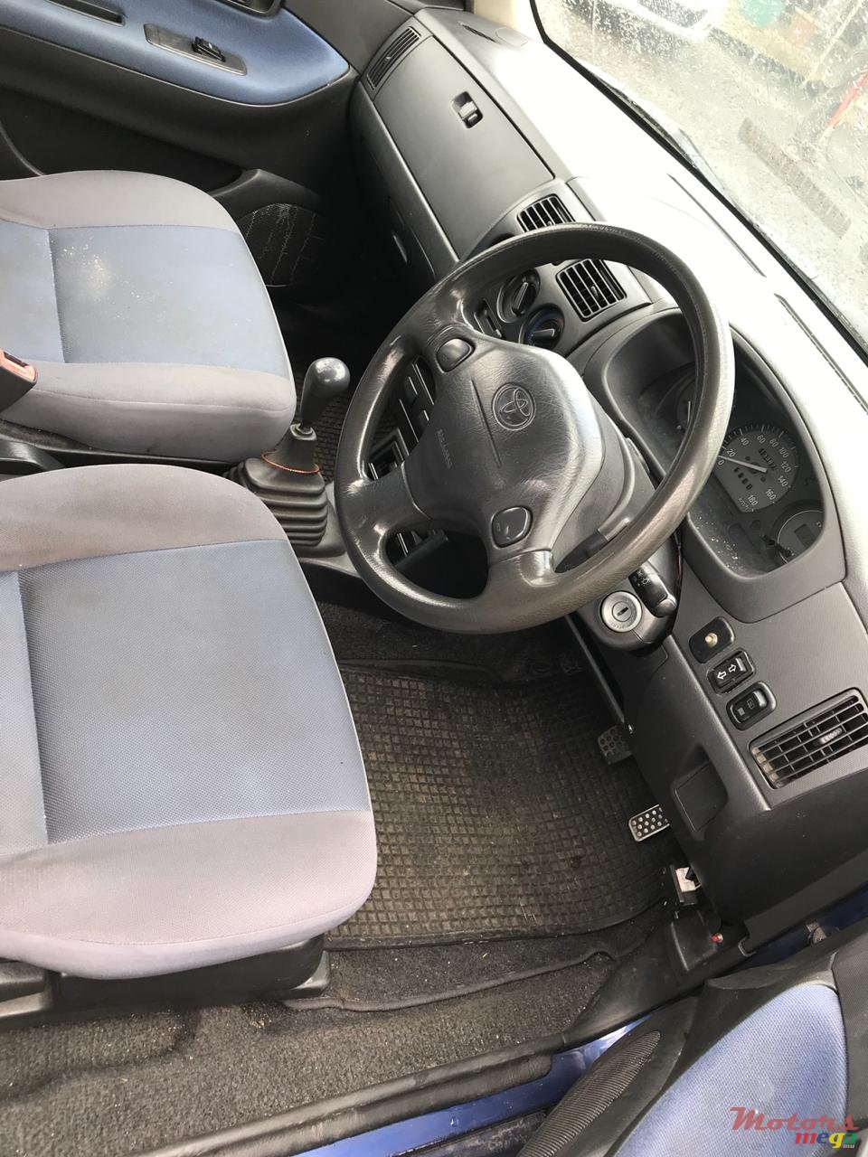 2002' Toyota Duet photo #4