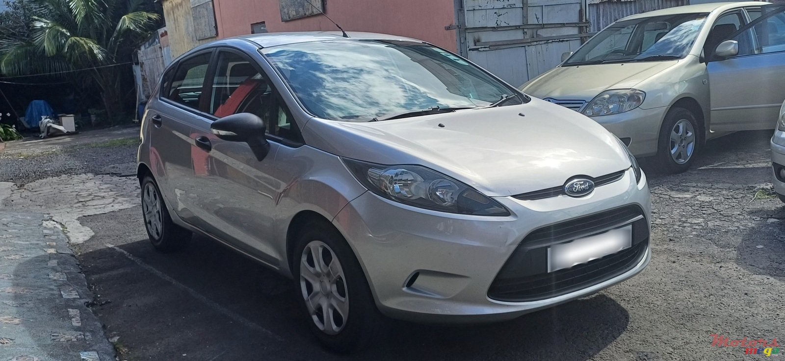 2013' Ford Fiesta photo #2