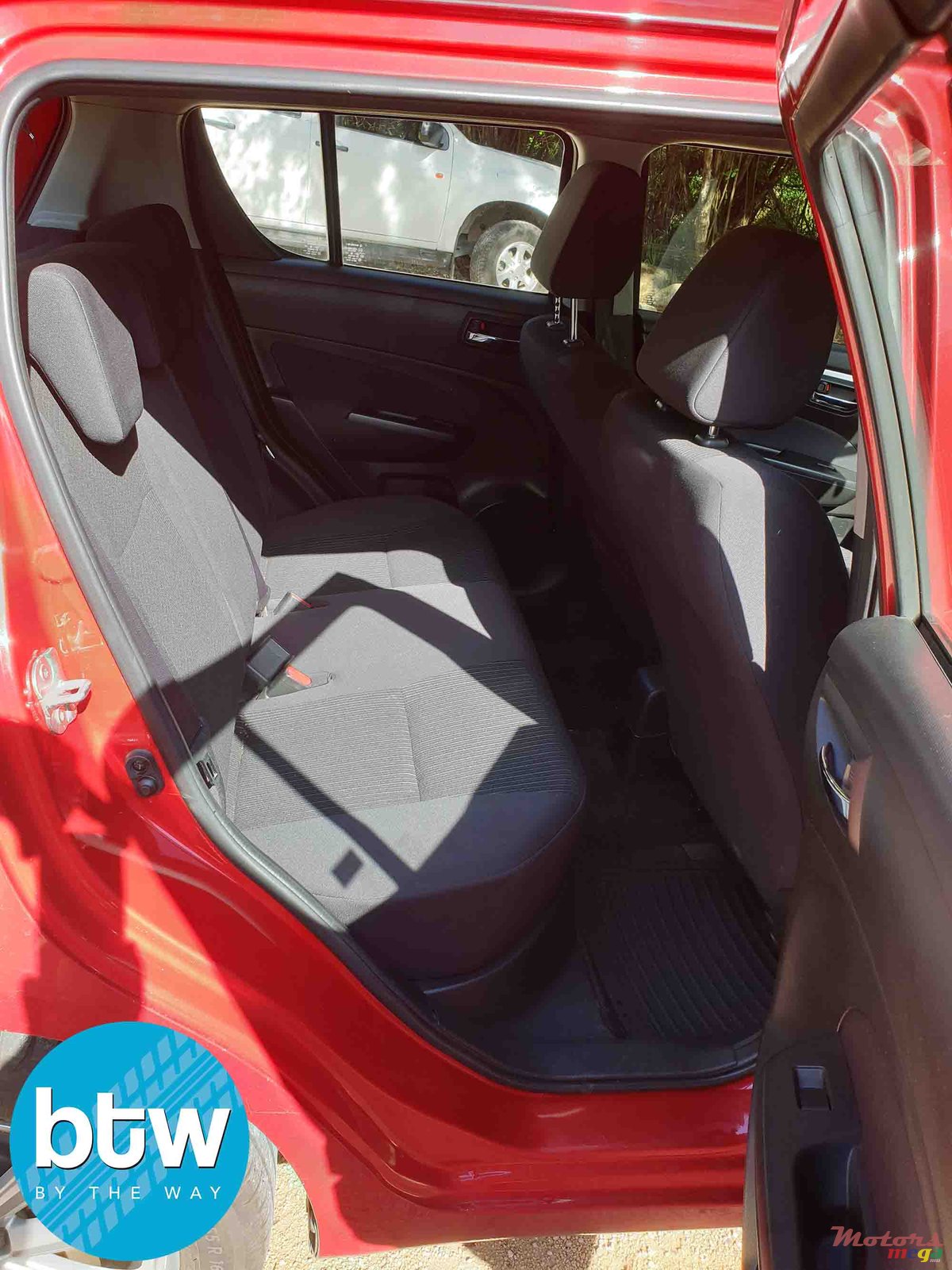 2016' Suzuki Swift photo #3