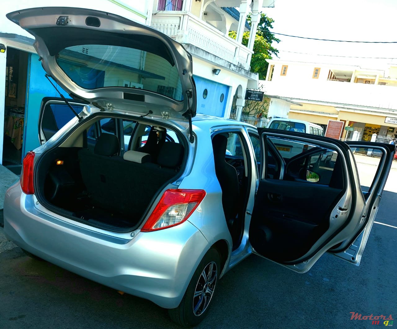 2013' Toyota Vitz photo #3