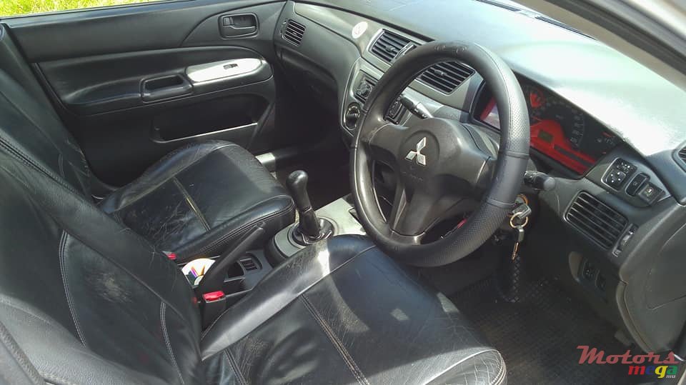 2007' Mitsubishi Lancer photo #5